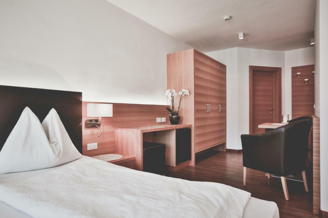 Seppmair Hotel Lagundo Bagian luar foto